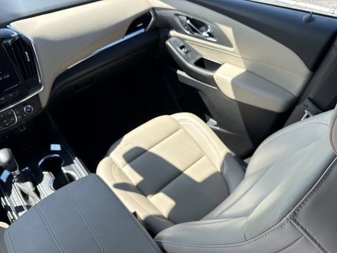 Used 2023 Chevrolet Traverse LT w/ LPO, Floor Liner Package FWD image 27