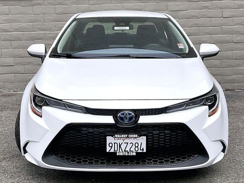 Used 2022 Toyota Corolla LE image 2