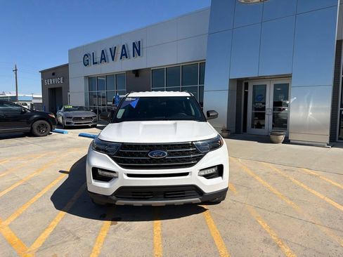 Used 2023 Ford Explorer XLT w/ Equipment Group 202A AWD/4WD image 2