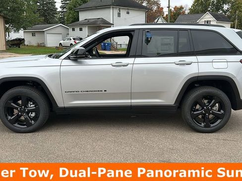 New 2025 Jeep Grand Cherokee Limited w/ Black Appearance Package image 4