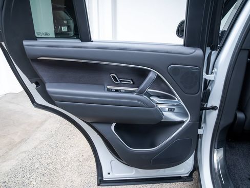 Used 2025 Land Rover Range Rover SE AWD/4WD image 21
