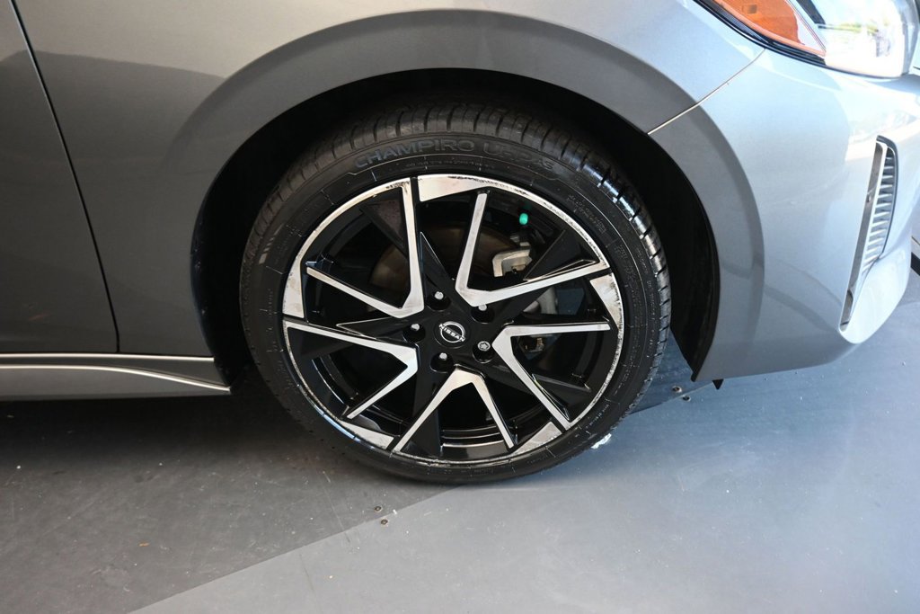 Used 2024 Nissan Sentra SR w/ SR Premium Package FWD image 21