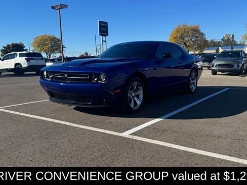 Used 2021 Dodge Challenger SXT w/ Driver Convenience Group image 2