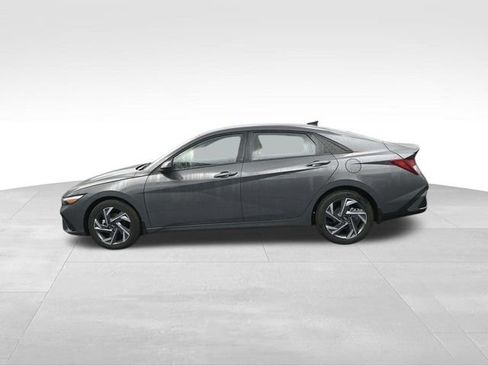 Used 2025 Hyundai Elantra Sport FWD image 6