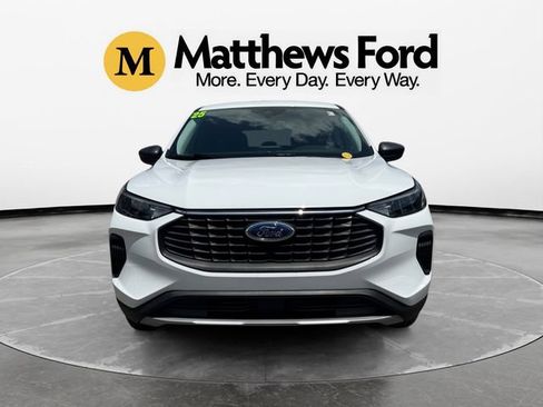 Used 2025 Ford Escape Active AWD/4WD image 9