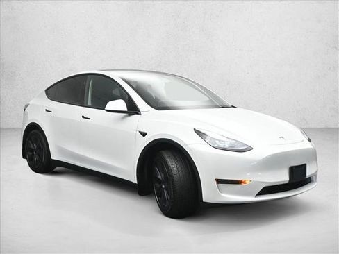 Used 2025 Tesla Model Y Long Range RWD image 4
