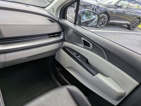 Certified 2024 Kia Carnival LX FWD image 14