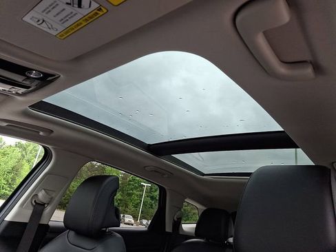 Used 2025 Kia Sportage EX w/ Premium Package FWD image 14