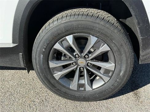 New 2026 Chevrolet Equinox LT w/ Convenience Package II image 4