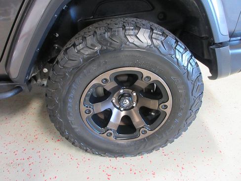 Used 2018 Jeep Wrangler Unlimited Sahara w/ LED Lighting Group AWD/4WD image 29