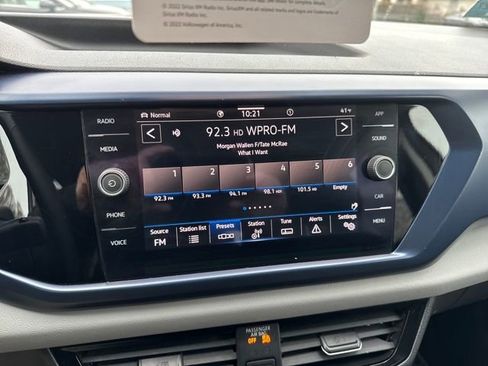 Certified 2022 Volkswagen Taos SE image 25