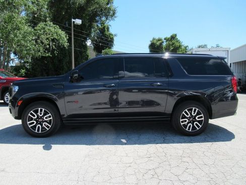 Used 2023 GMC Yukon XL AT4 w/ Technology Package AWD/4WD image 5