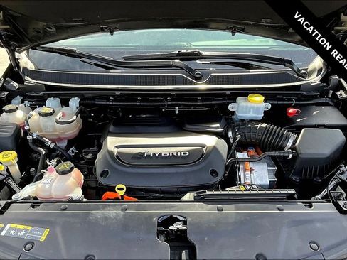 Used 2022 Chrysler Pacifica Limited w/ Uconnect Theater Family Group image 29