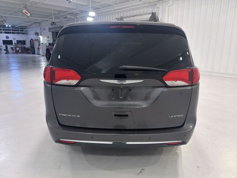 Used 2018 Chrysler Pacifica Limited FWD image 4