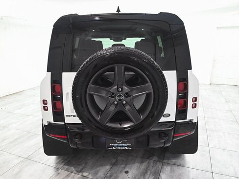 Used 2023 Land Rover Defender 110 X-Dynamic SE image 5