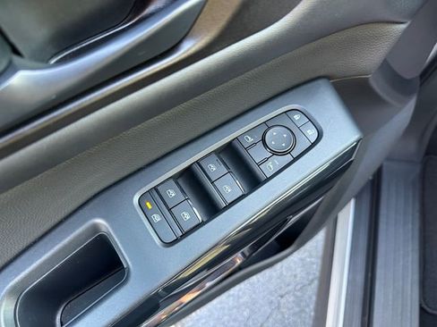 Used 2024 Nissan Pathfinder SV image 20