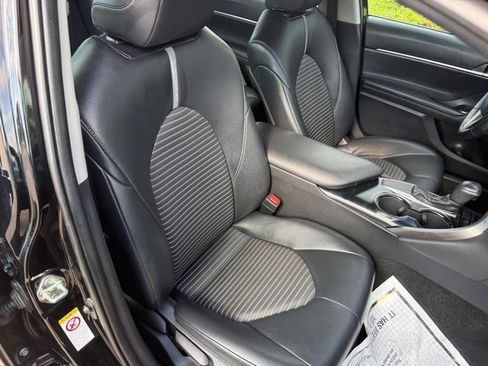 Used 2018 Toyota Camry SE w/ Audio Package FWD image 11