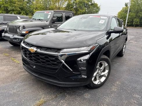 Used 2024 Chevrolet Trax LS w/ LS Convenience Package FWD image 4