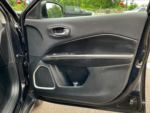 Used 2019 Jeep Compass Limited image 24