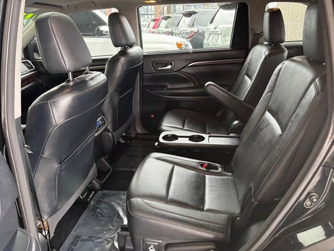 Used 2014 Toyota Highlander Limited image 18