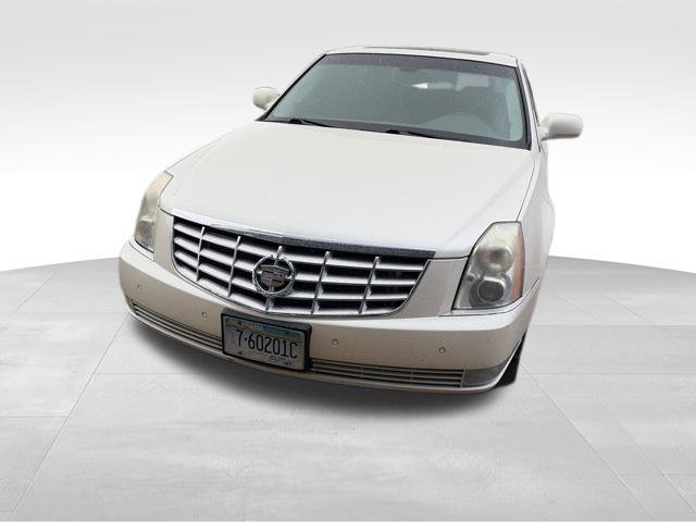 Used 2010 Cadillac DTS Luxury FWD image 6