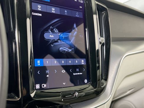 Used 2023 Volvo XC60 B5 Core image 16