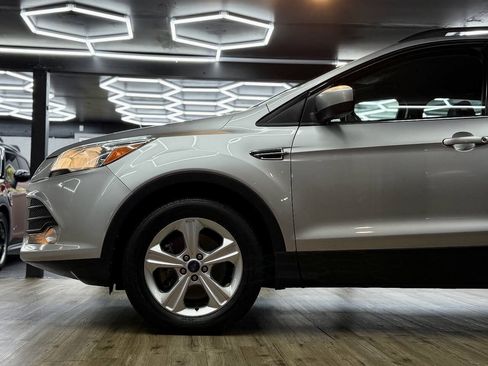 Used 2016 Ford Escape SE w/ SE Leather Comfort Package AWD/4WD image 2
