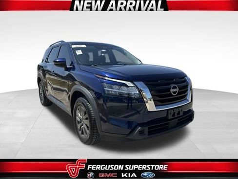 Used 2022 Nissan Pathfinder SV AWD/4WD image 1