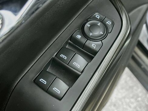 Used 2022 GMC Acadia SLT w/ Technology Package FWD image 21