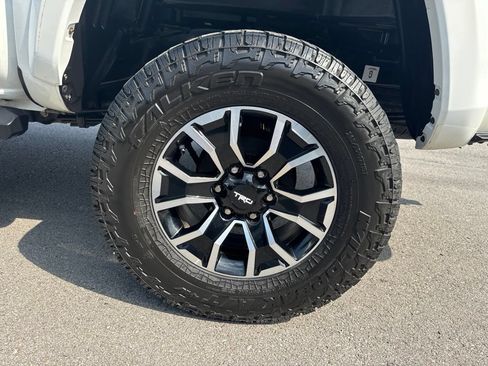 Used 2020 Toyota Tacoma TRD Sport w/ TRD Premium Sport Package AWD/4WD image 26