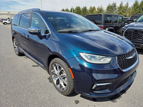 Used 2021 Chrysler Pacifica Limited w/ Premium & Safety Sphere Group image 19