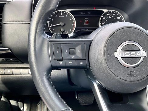 Used 2024 Nissan Pathfinder SV image 11