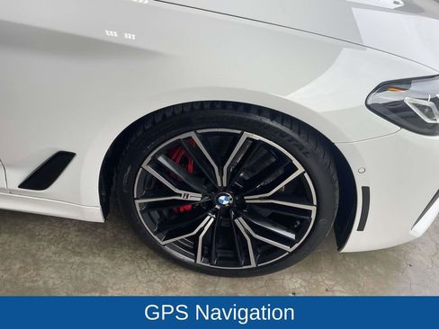 Used 2022 BMW M550i xDrive image 12