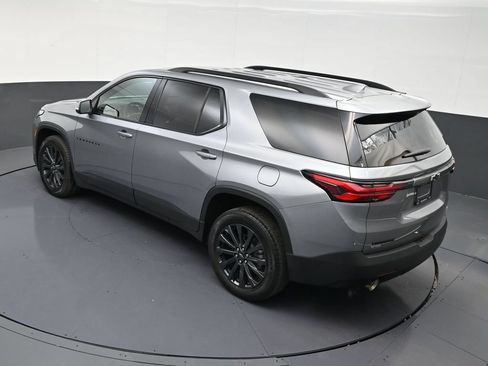 Used 2023 Chevrolet Traverse RS FWD image 11