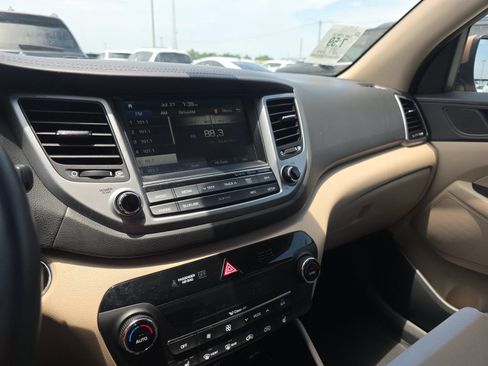 Used 2017 Hyundai Tucson Limited FWD image 11