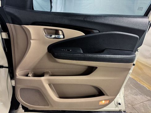 Used 2016 Honda Pilot Touring image 19
