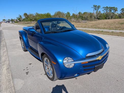 Used 2006 Chevrolet SSR w/ Preferred Equipment Group image 4