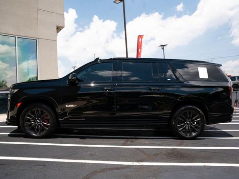 Used 2023 Cadillac Escalade ESV V w/ LPO, ONYX Package AWD/4WD image 22