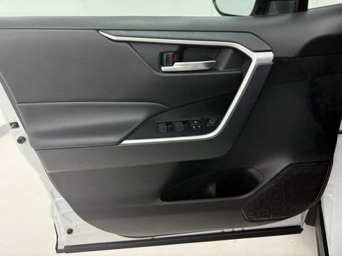 Used 2022 Toyota RAV4 XLE w/ Convenience Package FWD image 29