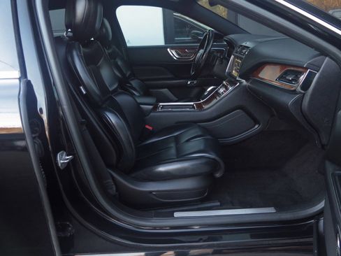 Used 2017 Lincoln Continental Premiere image 14
