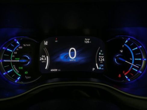 Used 2024 Chrysler Pacifica Select image 34