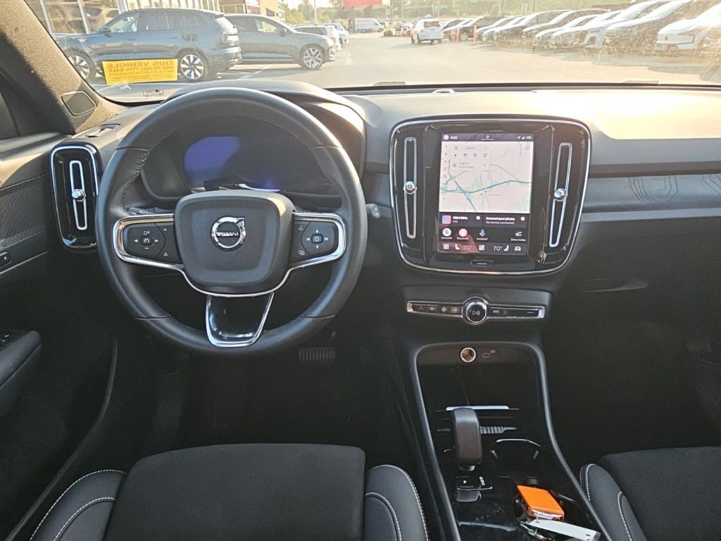 Used 2023 Volvo XC40 Recharge Plus AWD/4WD image 2