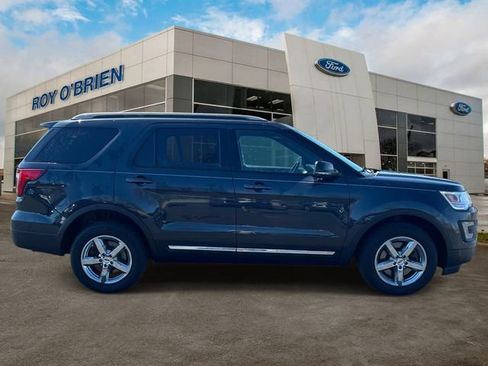 Used 2017 Ford Explorer XLT w/ Equipment Group 202A image 6