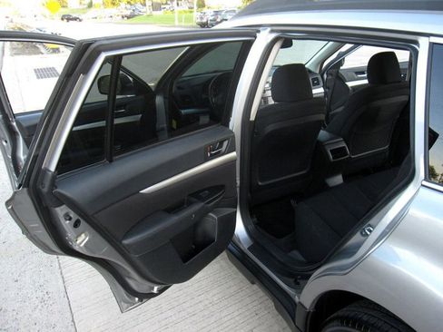Used 2011 Subaru Outback 2.5i Premium AWD/4WD image 25