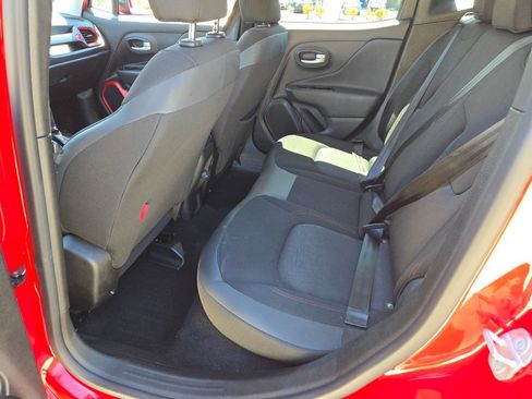 Used 2023 Jeep Renegade Trailhawk AWD/4WD image 16