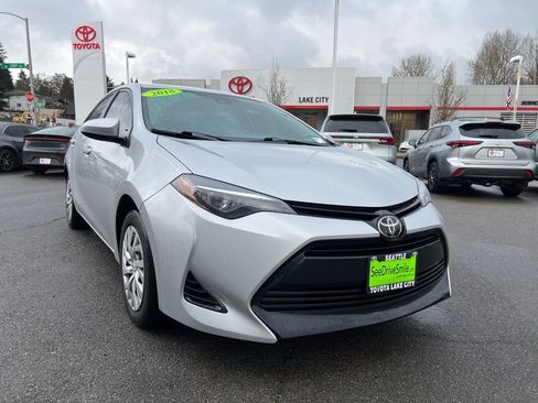 Used 2018 Toyota Corolla LE image 1