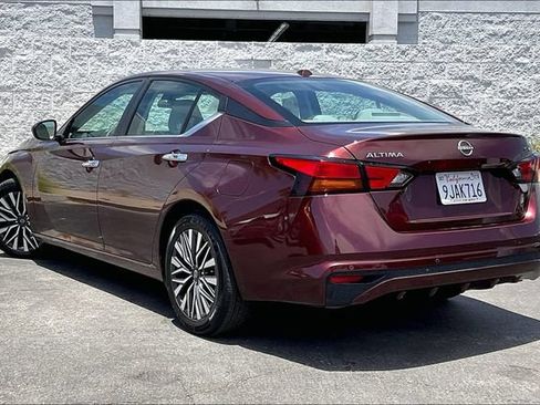 Certified 2024 Nissan Altima 2.5 SV FWD image 10
