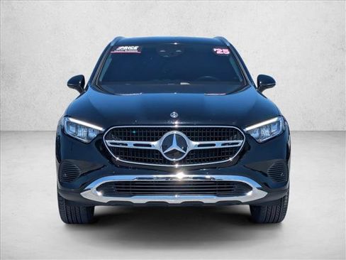 Used 2025 Mercedes-Benz GLC 350e 4MATIC image 2