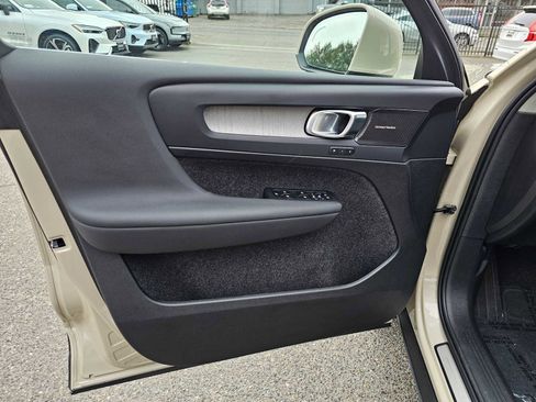 New 2025 Volvo XC40 B5 Plus w/ Climate Package image 24
