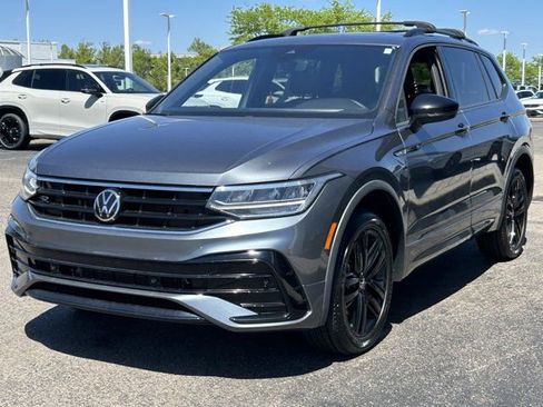 Used 2022 Volkswagen Tiguan SE R-Line AWD/4WD image 3